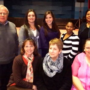 Voor vlnr is Luzaan Naude, Rietta Engelbrecht en Dorothy van Vuuren. Agter vlnr is ds Dirk van Dyk, Jacolene Uys, JoanÃ© Franken, Madelein Fourie en Jo-Anne Lewis.